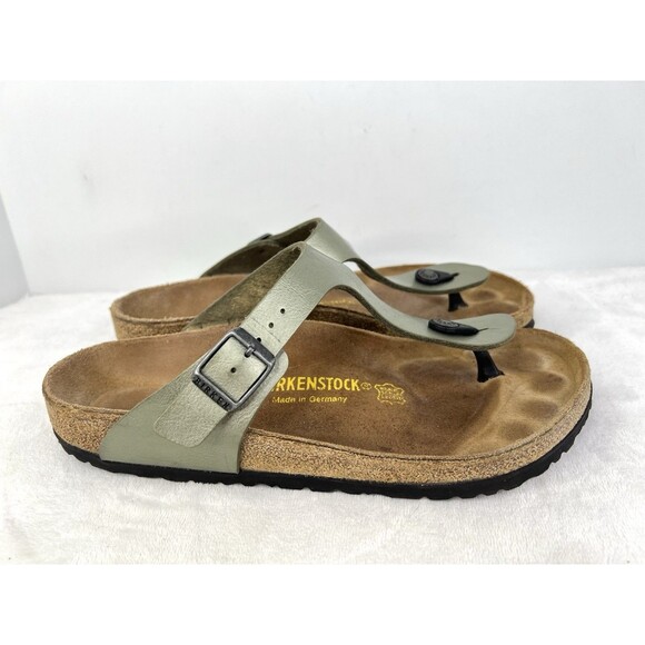 Gizeh Birko-Flor Patent in Color Patent Surf Green  Birkenstock Gizeh Birko-Flor Sandal Metallic Green Womens 40 / 9 US Regular